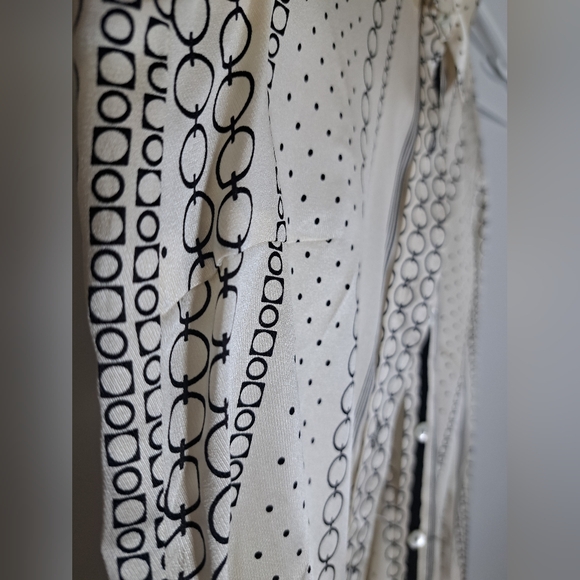 Trina Turk Silk Button Up shirt Petite - Picture 3 of 9